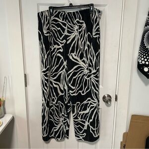 Nine West Black and White Floral Wide Leg Crop Pants
